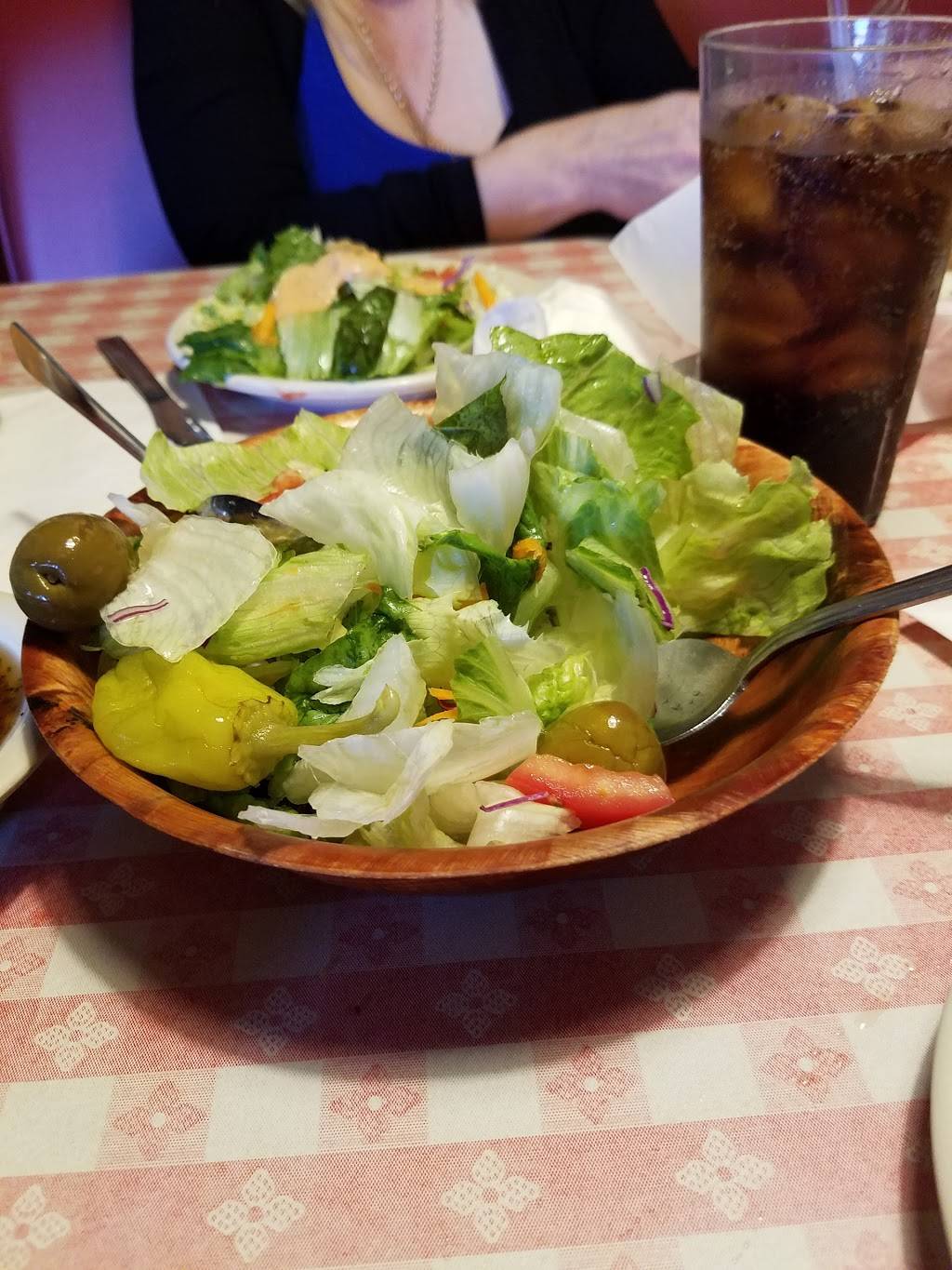 Filippis Pizza Grotto Santee | restaurant | 10767 Woodside Ave, Santee, CA 92071, USA | 6195627878 OR +1 619-562-7878