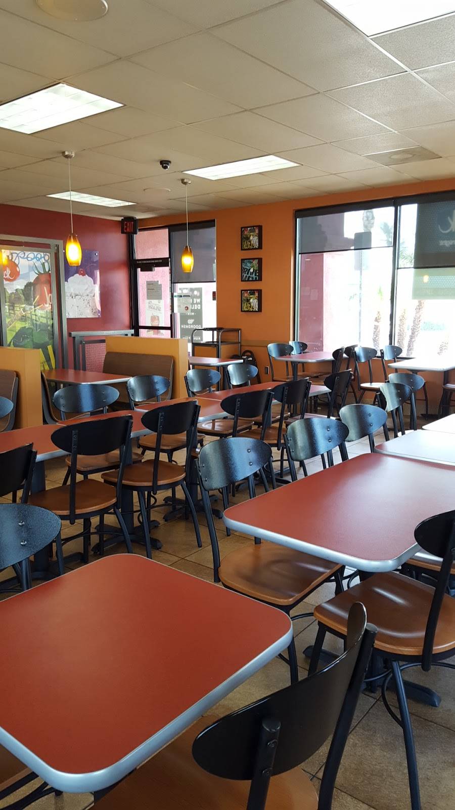 Jack in the Box | restaurant | 14611 Dalewood St, Baldwin Park, CA 91706, USA | 6268519875 OR +1 626-851-9875