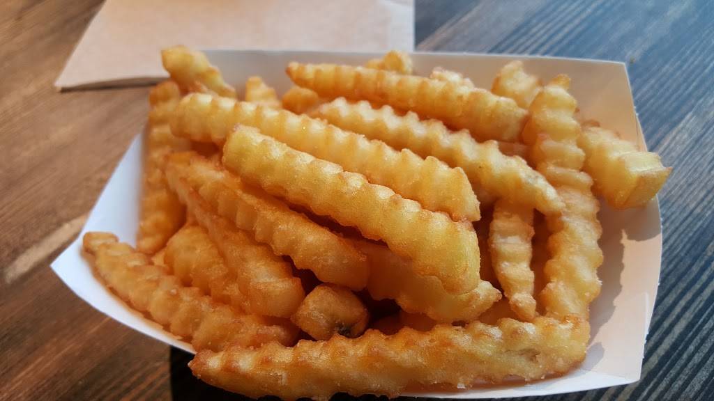 Shake Shack | restaurant | 1570 Union Tpke, North New Hyde Park, NY 11040, USA | 5166342010 OR +1 516-634-2010