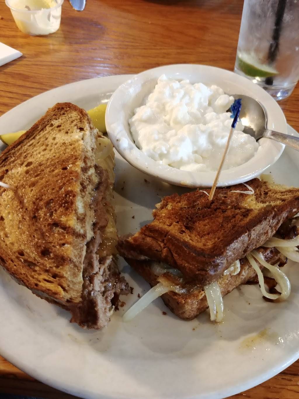 J Ts Grill | restaurant | 33255 Lexington Ave, De Soto, KS 66018, USA | 9135851116 OR +1 913-585-1116