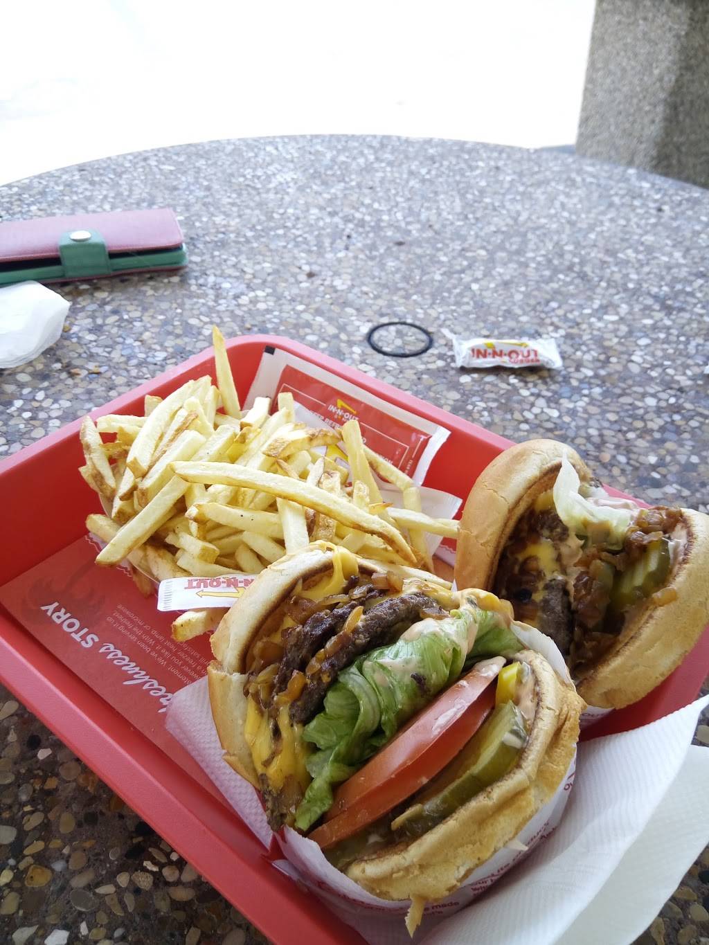 In-N-Out Burger | restaurant | 13651 Roscoe Blvd, Panorama City, CA 91402, USA | 8007861000 OR +1 800-786-1000