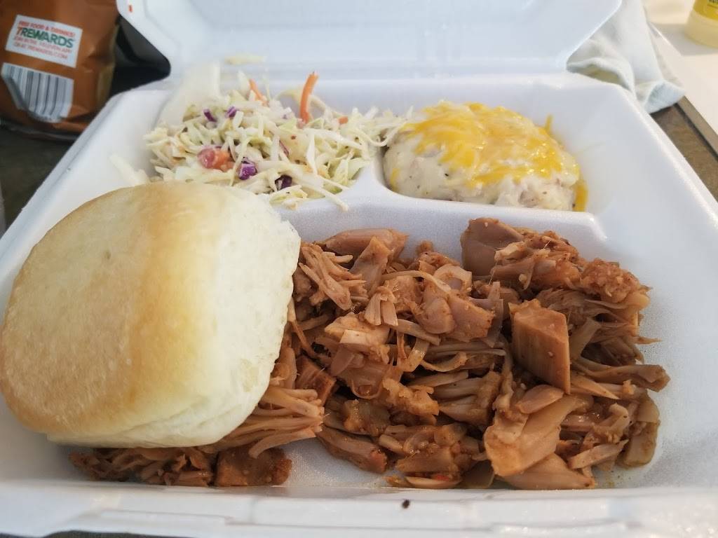 Kiss of Smoke BBQ | restaurant | 663 S Plumer Ave, Tucson, AZ 85719, USA | 5202707917 OR +1 520-270-7917