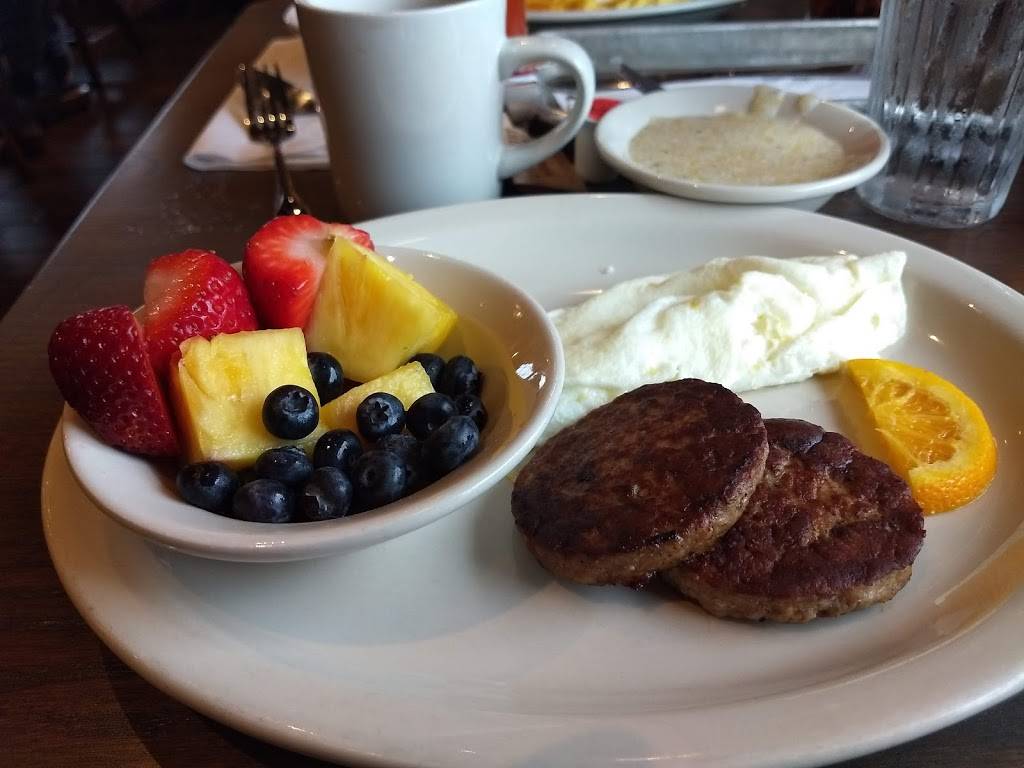 Cracker Barrel Old Country Store | restaurant | 1080 W Renaissance Pkwy, Rialto, CA 92376, USA | 9093503902 OR +1 909-350-3902