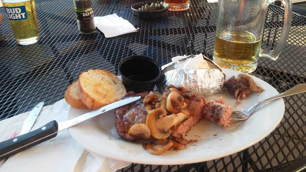 Fiddlesticks Bar & Grill | restaurant | 10815 W Jewell Ave, Lakewood, CO 80232, USA | 3039690855 OR +1 303-969-0855