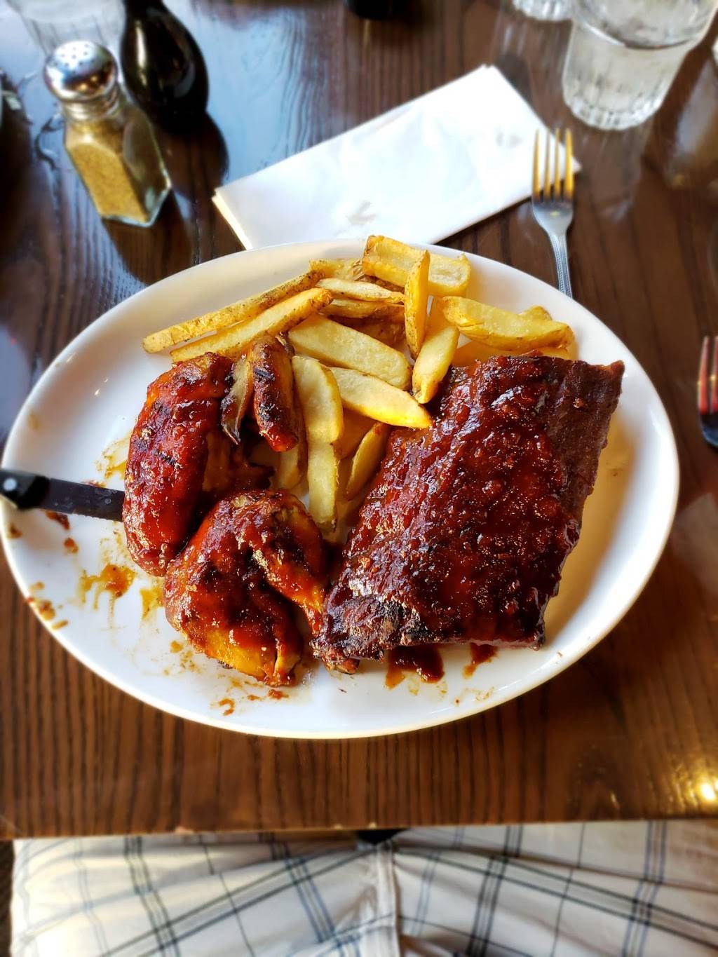 Bullys East Prime Bistro Sports Bar | restaurant | 2401 Camino del Rio S, San Diego, CA 92108, USA | 6192912665 OR +1 619-291-2665