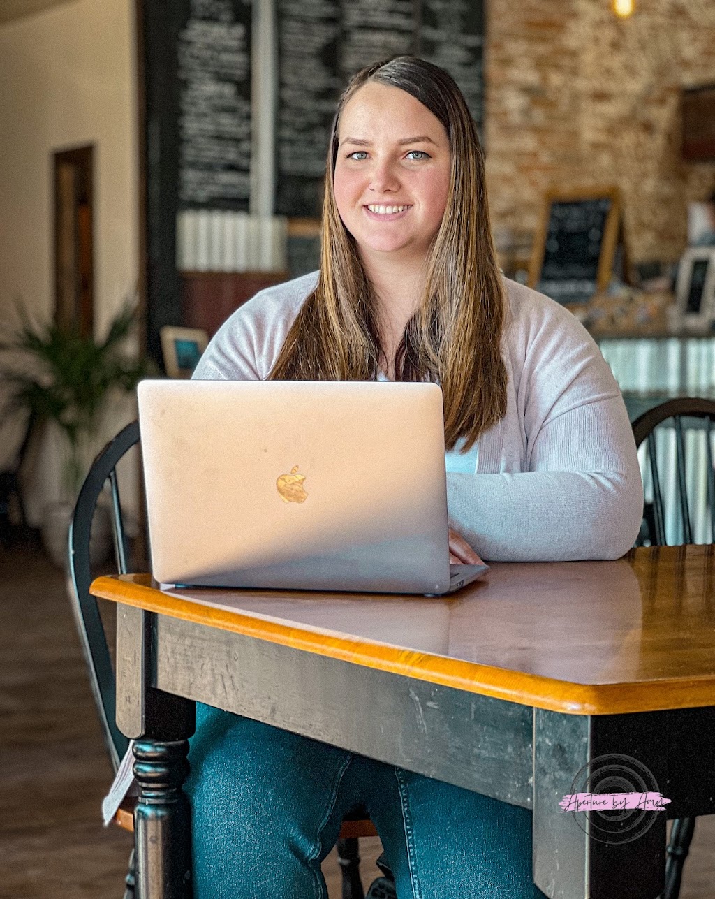 Happy Hippie Studios | restaurant | 811 5th St, Clay Center, KS 67432, USA | 7857772636 OR +1 785-777-2636