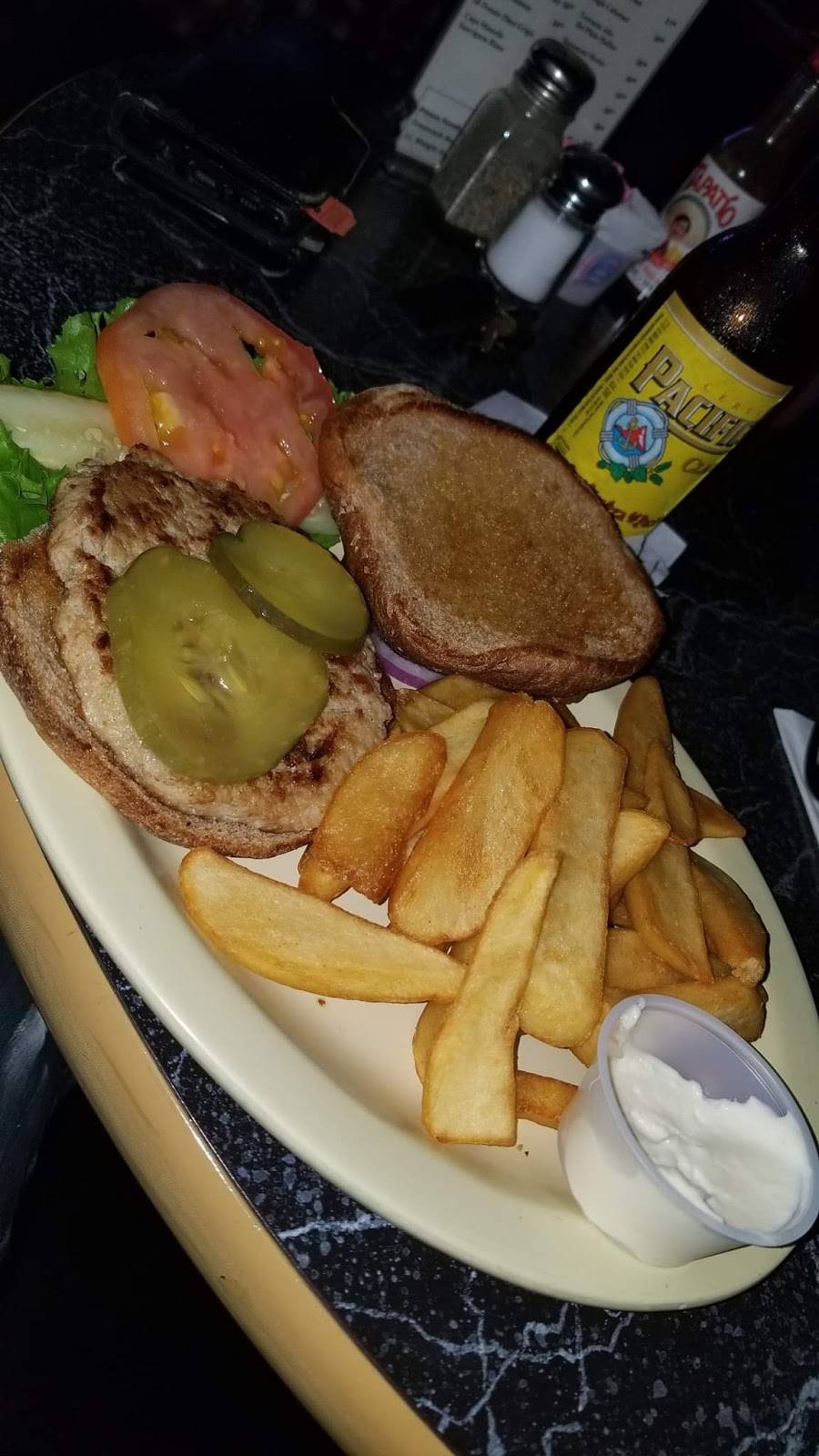 Garfs Sports Lounge | restaurant | 3046 Bristol St, Costa Mesa, CA 92626, USA | 7144354070 OR +1 714-435-4070