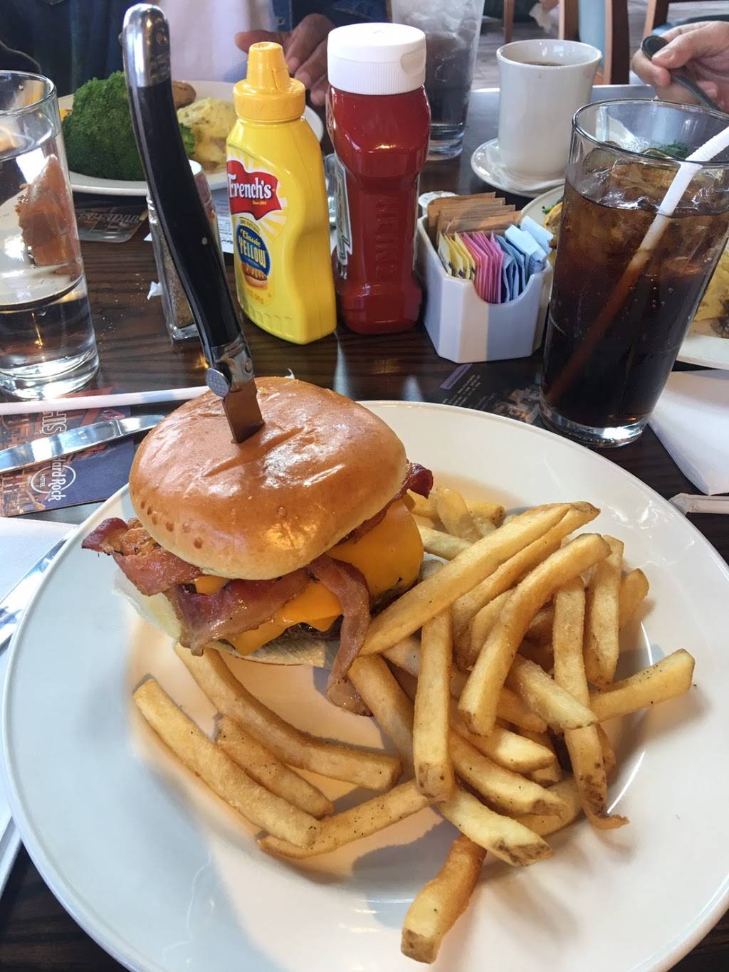 Hard Rock Cafe | restaurant | 39 Pier #256, San Francisco, CA 94133, USA | 4159562013 OR +1 415-956-2013