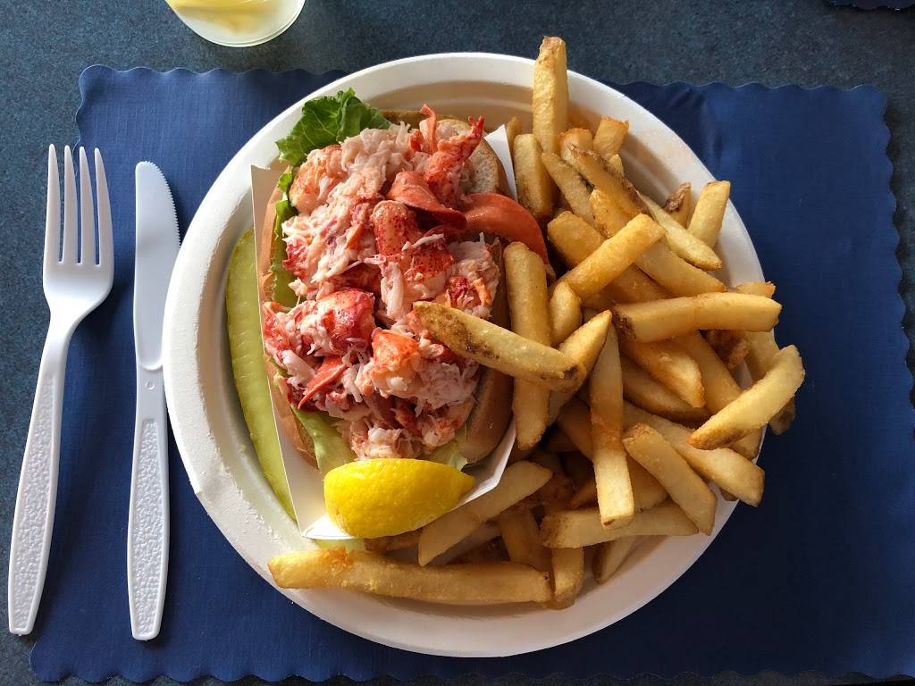 BGs Boat House Restaurant & Marina | restaurant | 191 Wentworth Rd, Portsmouth, NH 03801, USA | 6034311074 OR +1 603-431-1074