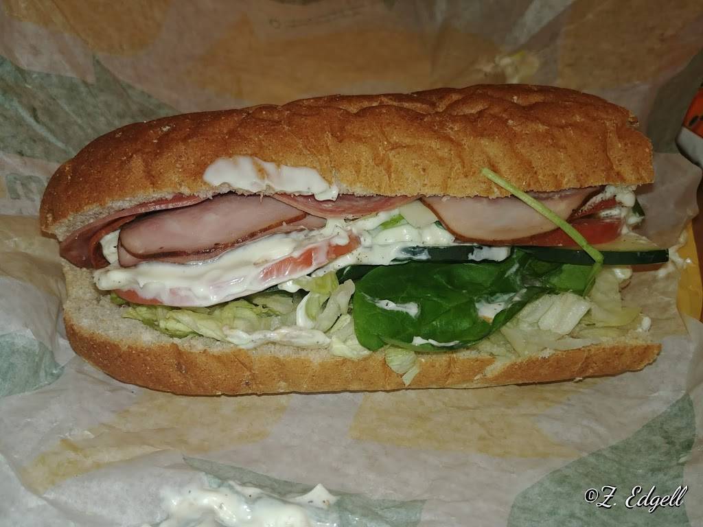 Subway | restaurant | 235 N River Ave, Holland, MI 49424, USA | 6163940671 OR +1 616-394-0671