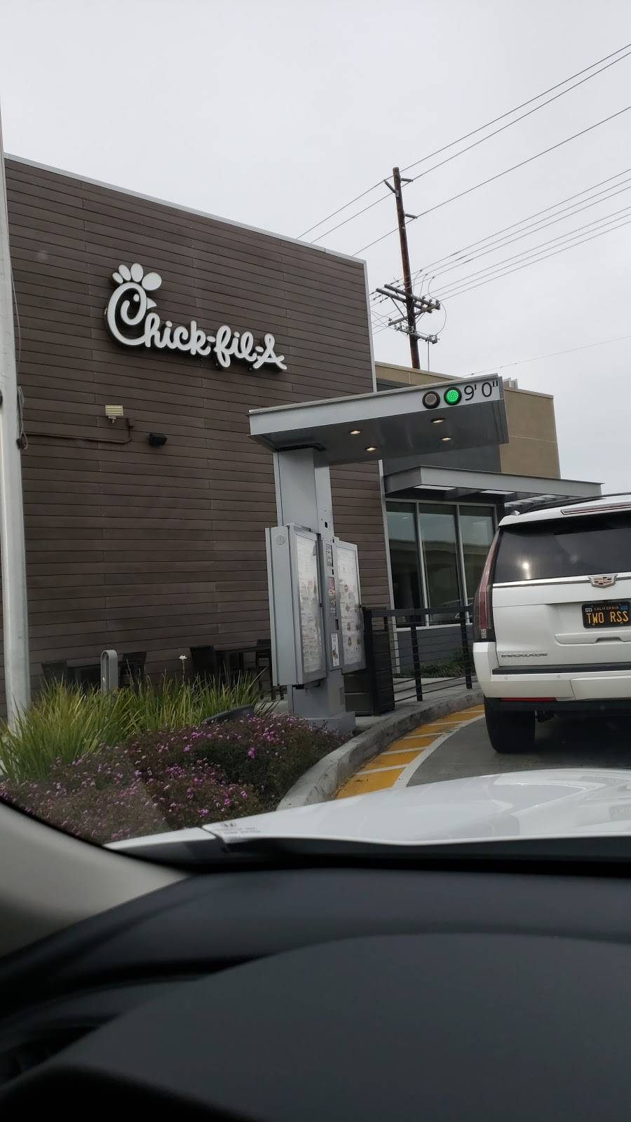 Chick-fil-A | restaurant | 1290 Auto Park Way, Escondido, CA 92029, USA | 7607389200 OR +1 760-738-9200