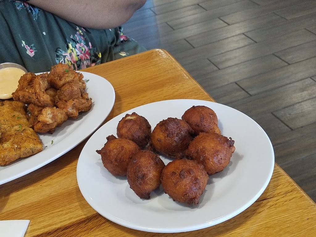 Captain Jims Seafood Market & Restaurant | restaurant | 12950 W Dixie Hwy, North Miami, FL 33161, USA | 3058922812 OR +1 305-892-2812