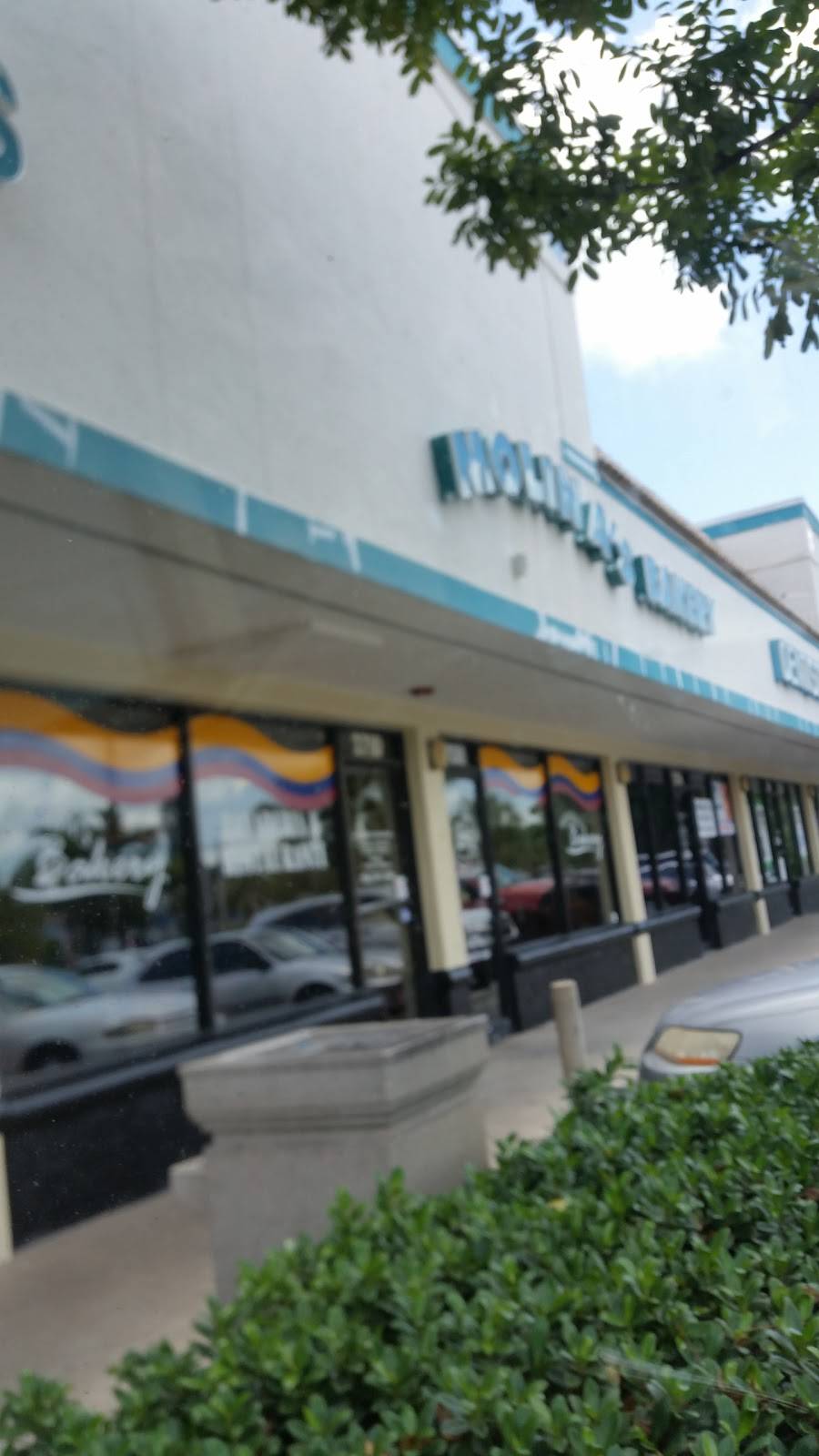 Molinas Bakery | restaurant | 2708 N University Dr, Sunrise, FL 33322, USA | 9546160753 OR +1 954-616-0753