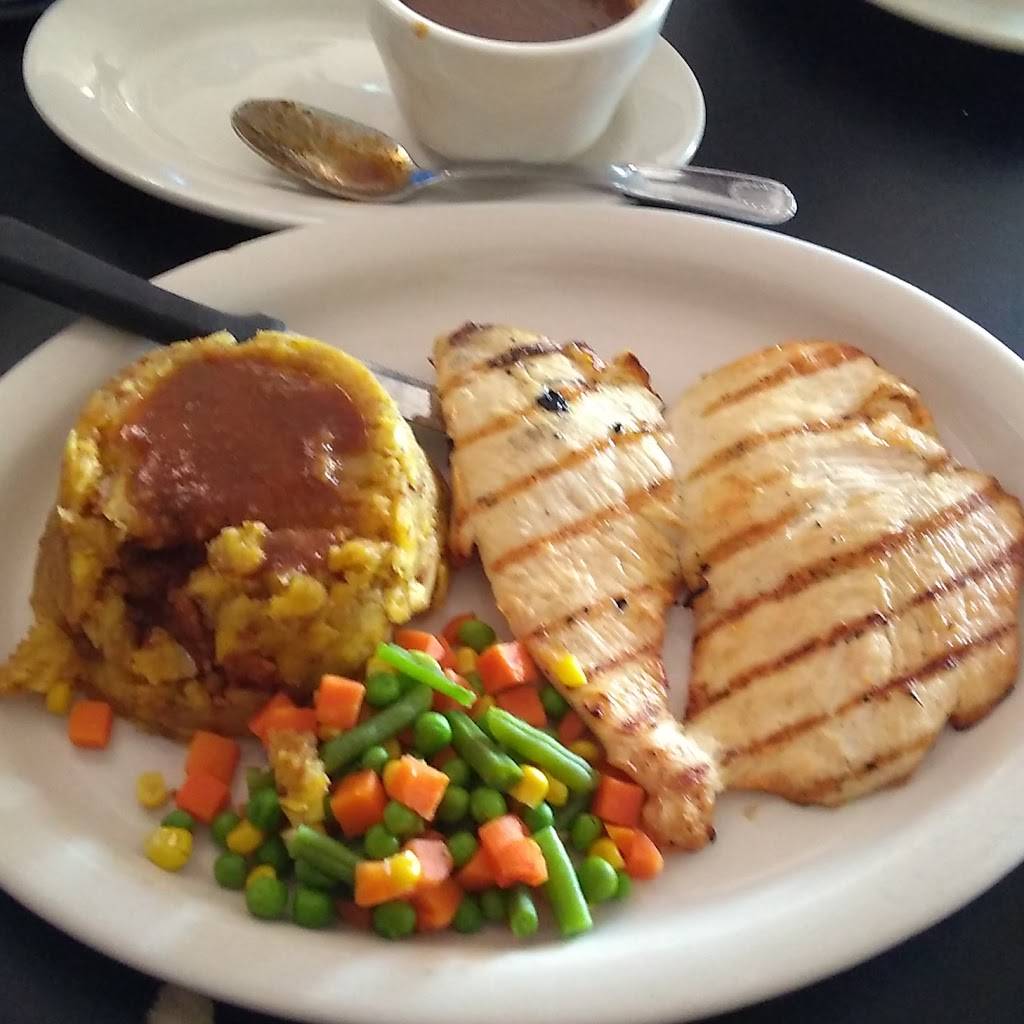 Caridad & Louie | restaurant | 1660 E Gun Hill Rd, Bronx, NY 10469, USA | 7188623939 OR +1 718-862-3939