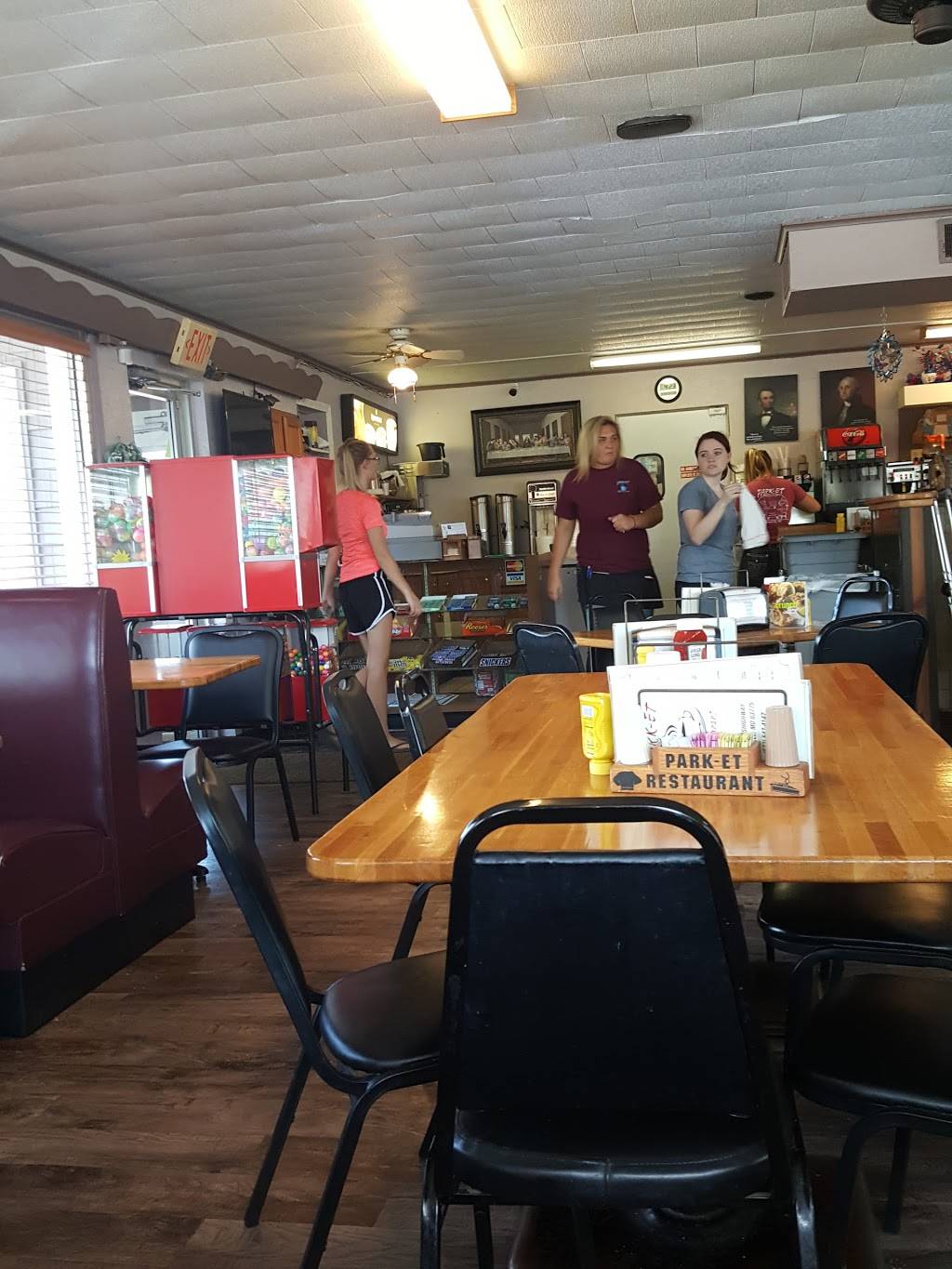 Park-Et Fine Foods | restaurant | 211 S Kingshighway St, Perryville, MO 63775, USA | 5735474147 OR +1 573-547-4147