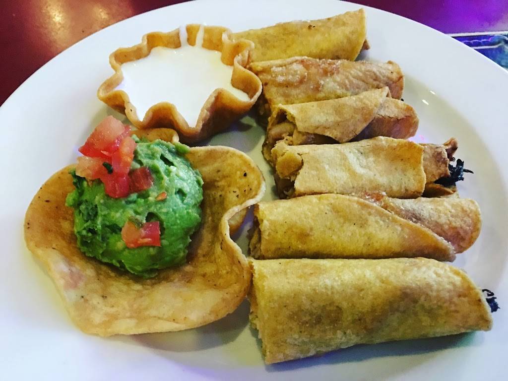 Don Cuco Mexican Restaurant | restaurant | 24130 Lyons Ave, Newhall, CA 91321, USA | 6612544874 OR +1 661-254-4874