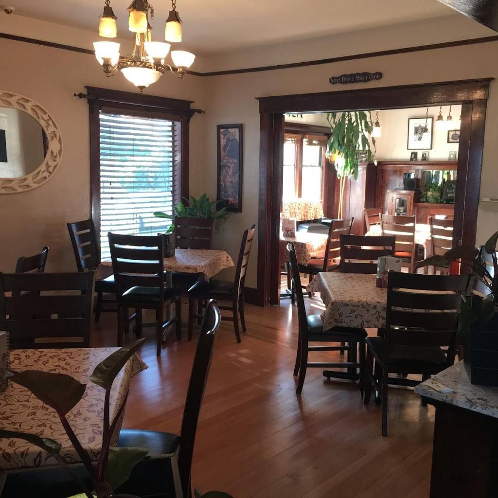 The Quarters | restaurant | 721 W Main St, Auburn, WA 98001, USA | 2064022568 OR +1 206-402-2568