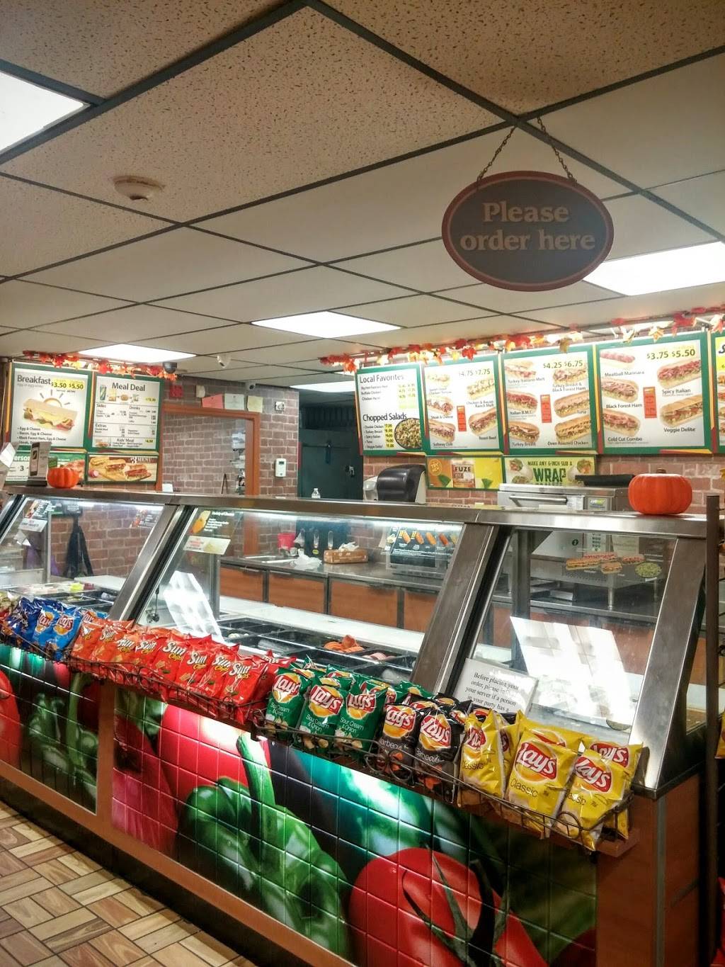 Subway | restaurant | 41 Canal St, Millbury, MA 01527, USA | 5088657866 OR +1 508-865-7866