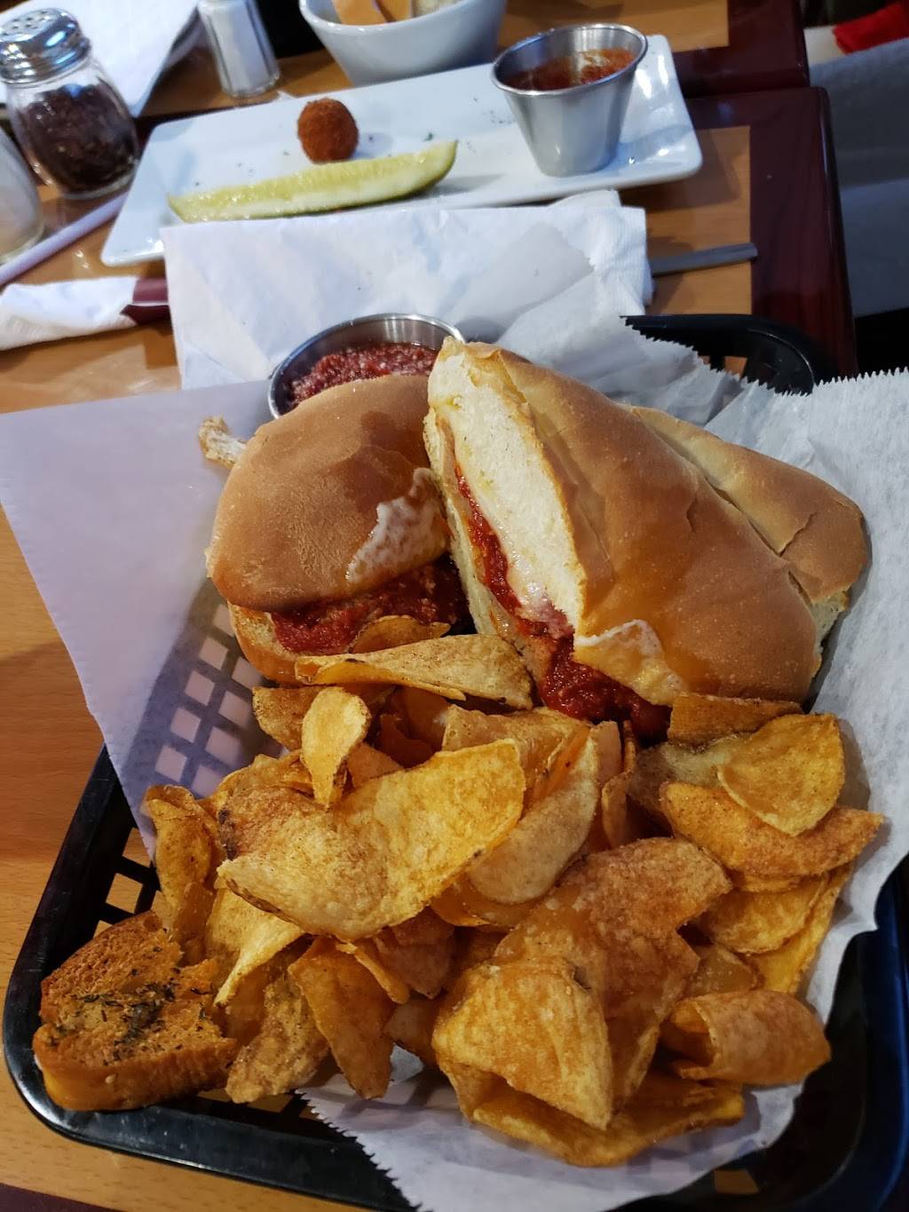 Decaro’s | restaurant | 602 East W 3rd St, Alton, IL 62002, USA | 6184339999 OR +1 618-433-9999