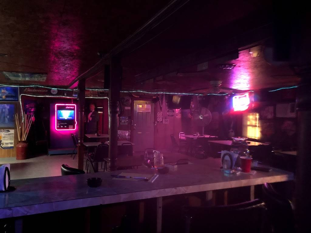 Reggies Bar & Grill | restaurant | 717 S Apperson St, Karnes City, TX 78118, USA | 8307804484 OR +1 830-780-4484