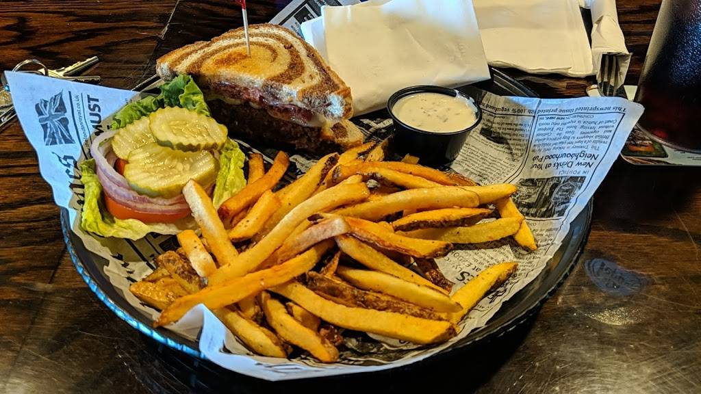 The Hound Sports Pub + Burger | restaurant | 3575 S Yosemite St, Denver, CO 80237, USA | 3036940454 OR +1 303-694-0454