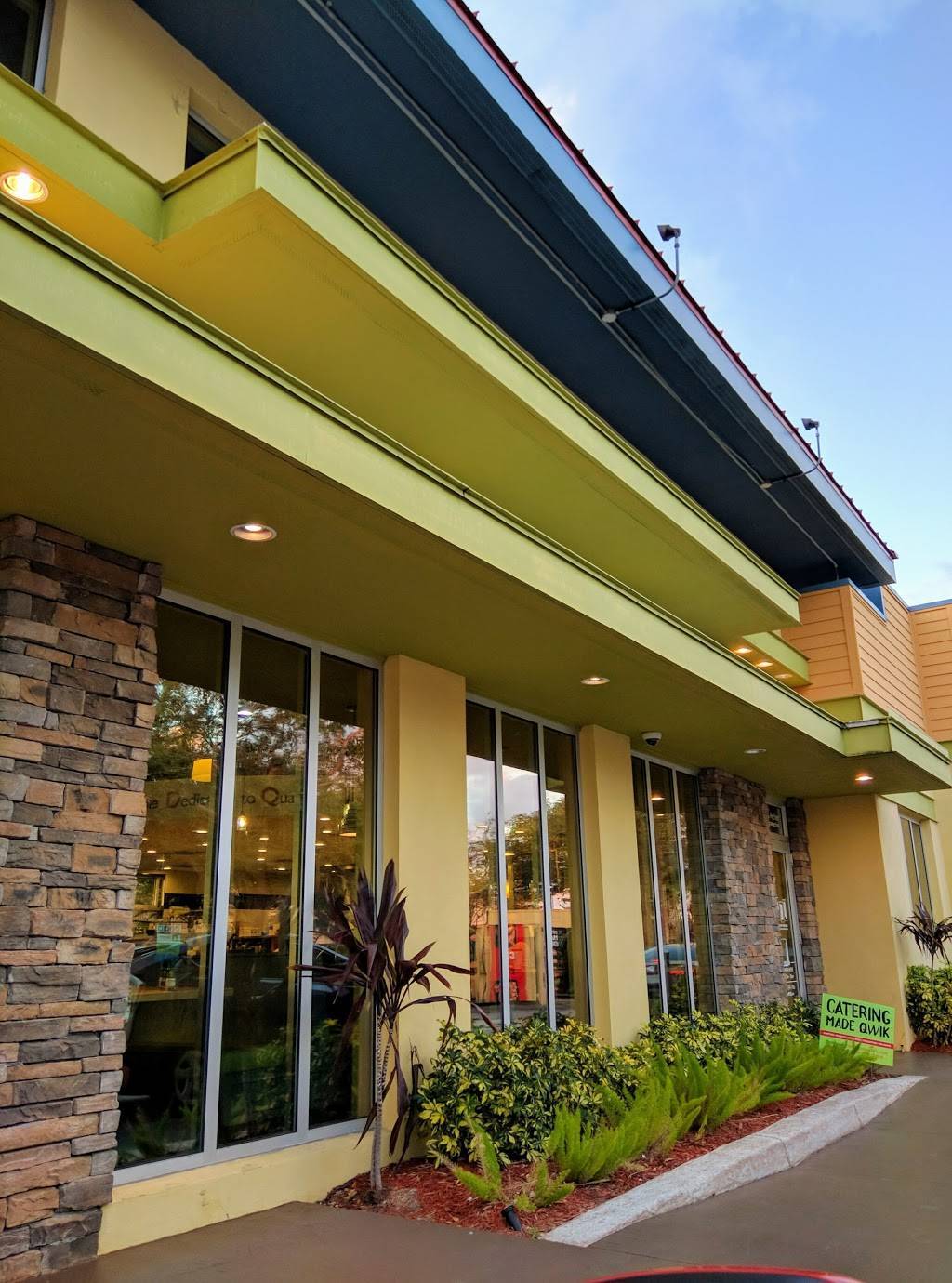 PDQ Restaurant | restaurant | 2015 Okeechobee Blvd, West Palm Beach, FL 33409, USA | 5615941906 OR +1 561-594-1906