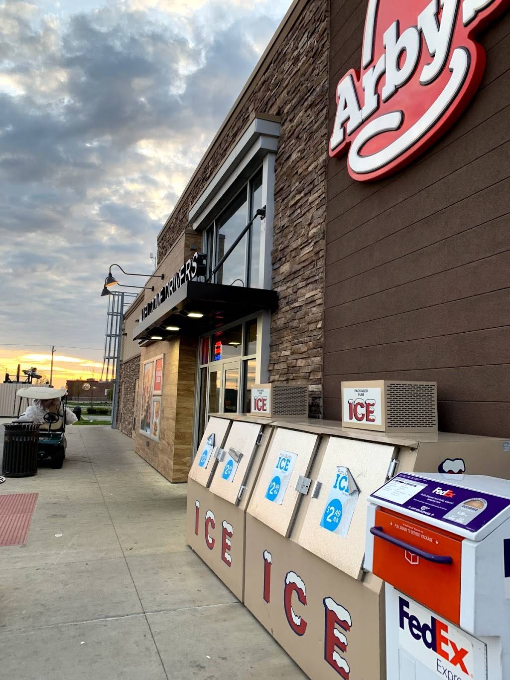 Pilot Travel Center | restaurant | 40 E Laraway Rd, Joliet, IL 60433, USA | 8157261634 OR +1 815-726-1634