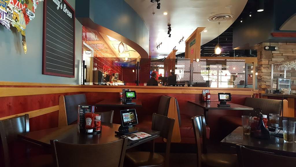 Red Robin Gourmet Burgers and Brews | restaurant | 7050 Carpenter Rd, Skokie, IL 60077, USA | 8476747050 OR +1 847-674-7050