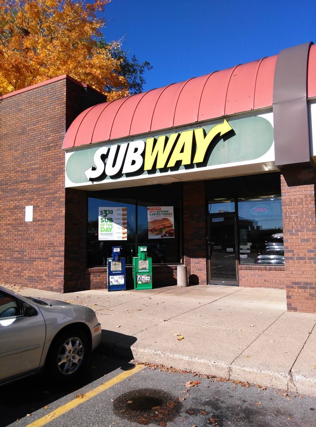 Subway Restaurants | restaurant | 2513 West 7th Street, St Paul, MN 55116, USA | 6516901333 OR +1 651-690-1333