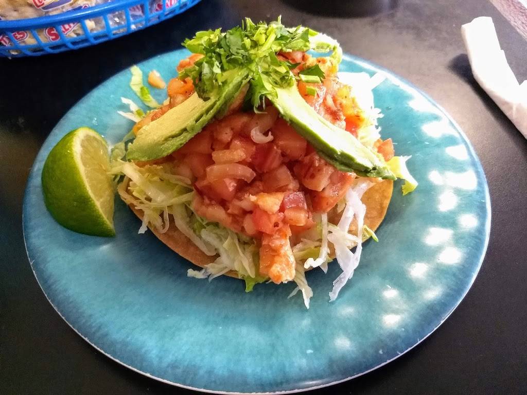 Mariscos La Reyna | restaurant | 2406 N Fitzhugh Ave, Dallas, TX 75204, USA | 2148272792 OR +1 214-827-2792