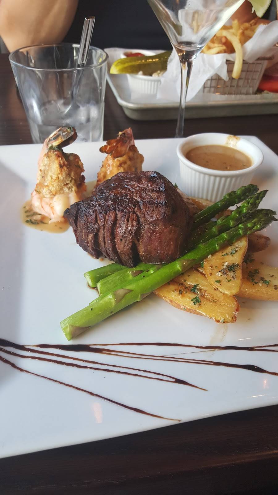 Station House Bar and Grille | cafe | 232 East Ave, Norwalk, CT 06855, USA | 2038532680 OR +1 203-853-2680