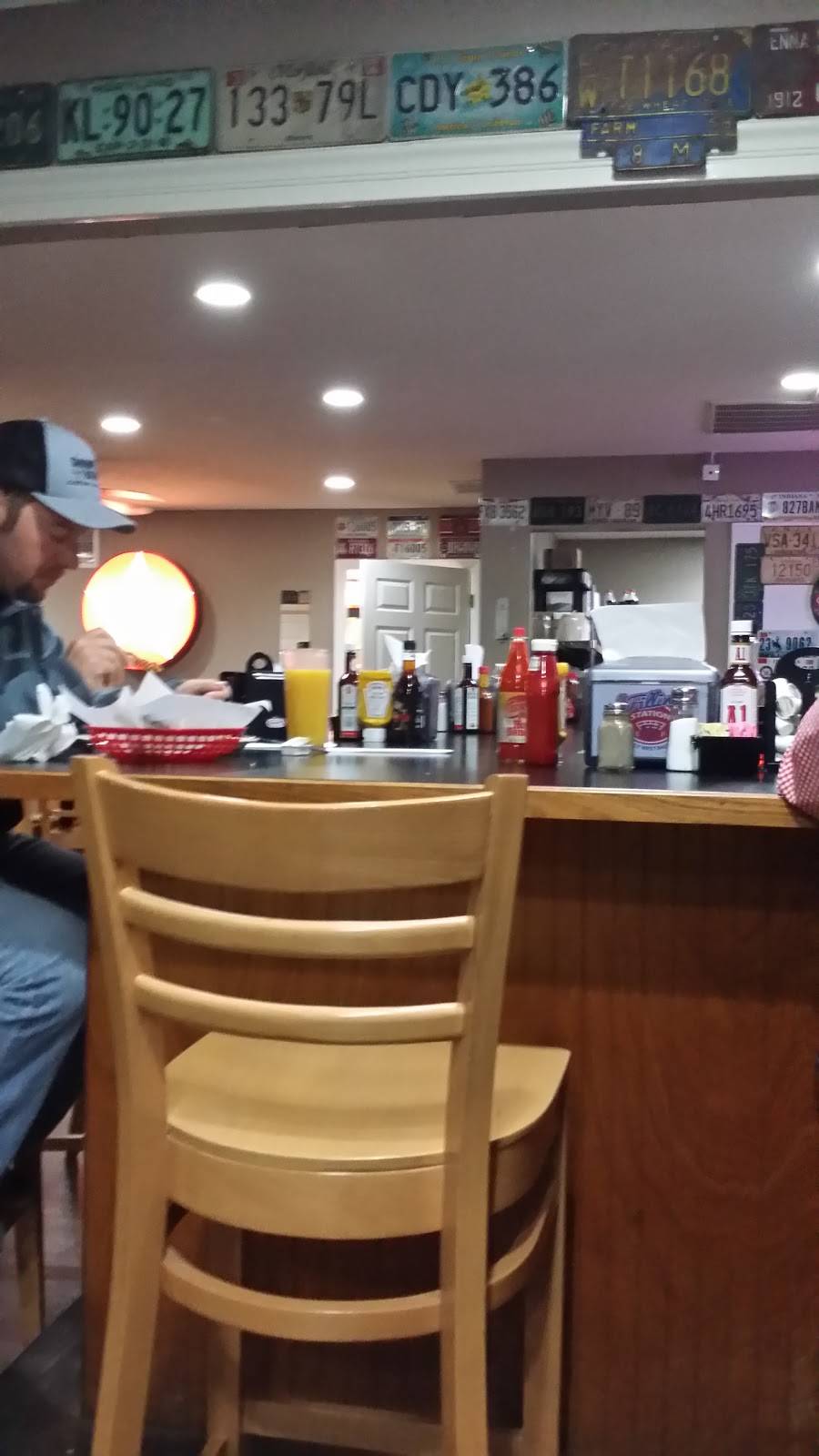 521 Filling Station | restaurant | 512 Hampton St, Kershaw, SC 29067, USA | 8034755211 OR +1 803-475-5211