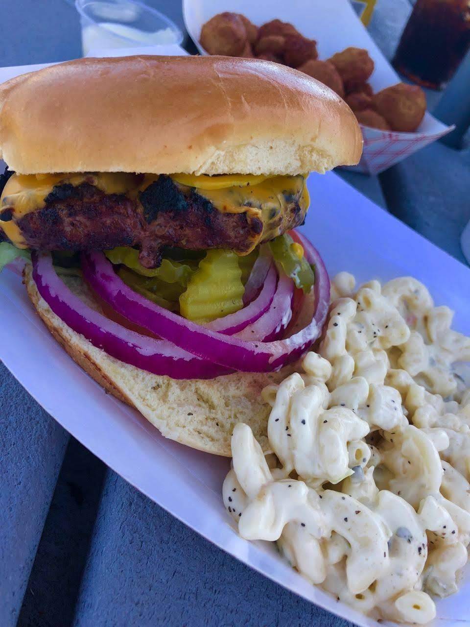 Howies On the Lake | restaurant | 4856 Coleman Dr, Akron, OH 44319, USA | 3306448343 OR +1 330-644-8343