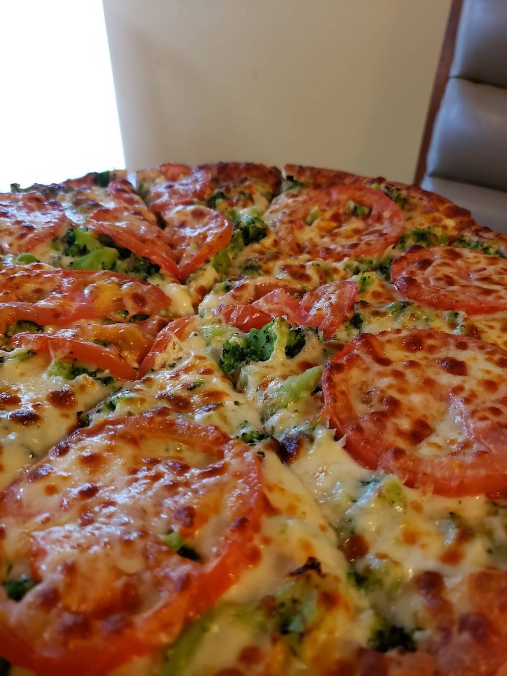 Grapevine Pizzeria & Restaurant | restaurant | 753 Maple Rd, Longmeadow, MA 01106, USA | 4135676266 OR +1 413-567-6266