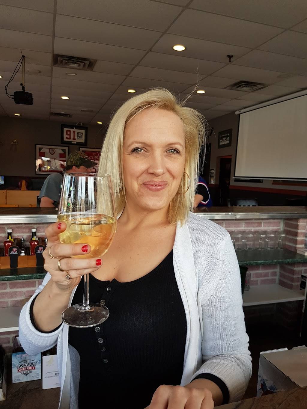 Kubbys Draft Bar & Grill | restaurant | 312 Commissioners Rd W, London, ON N6J 1Y3, Canada | 5194729455 OR +1 519-472-9455