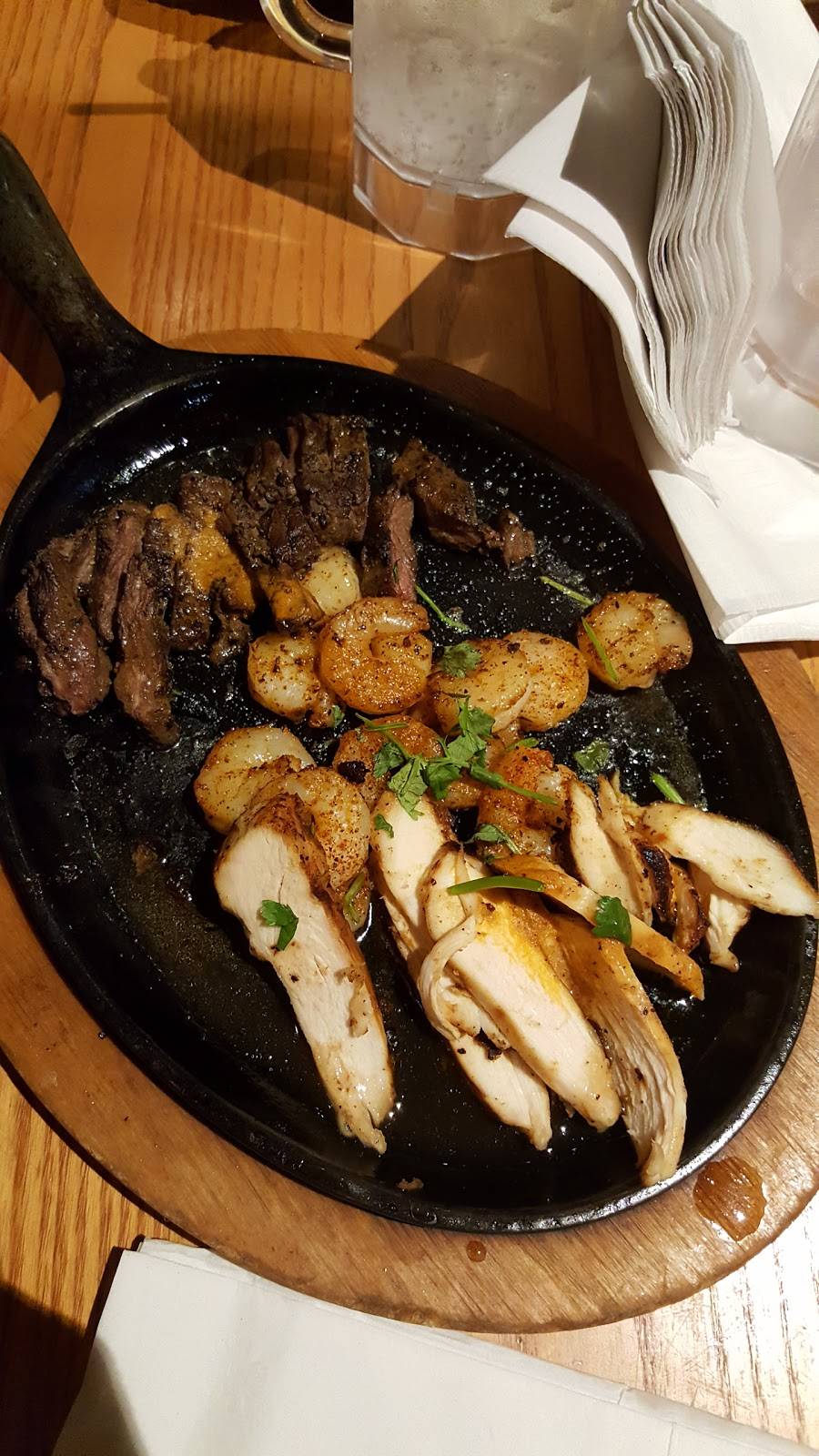 Chilis Grill & Bar | restaurant | 8100 Giacosa Pl, Memphis, TN 38133, USA | 9013723132 OR +1 901-372-3132