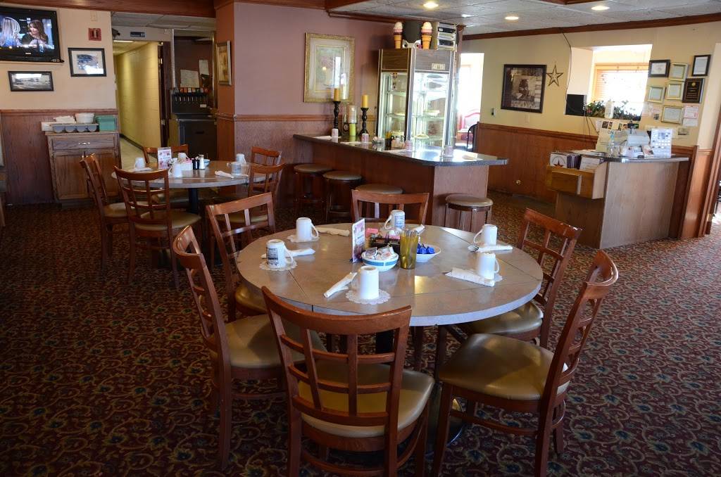 Star 34 Family Restaurant | restaurant | 336 W Church St, Sandwich, IL 60548, USA | 8157869898 OR +1 815-786-9898