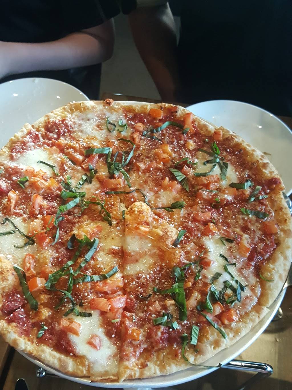 Boombozz Pizza & Taphouse | restaurant | 9887 E 116th St, Fishers, IN 46037, USA | 3175772699 OR +1 317-577-2699