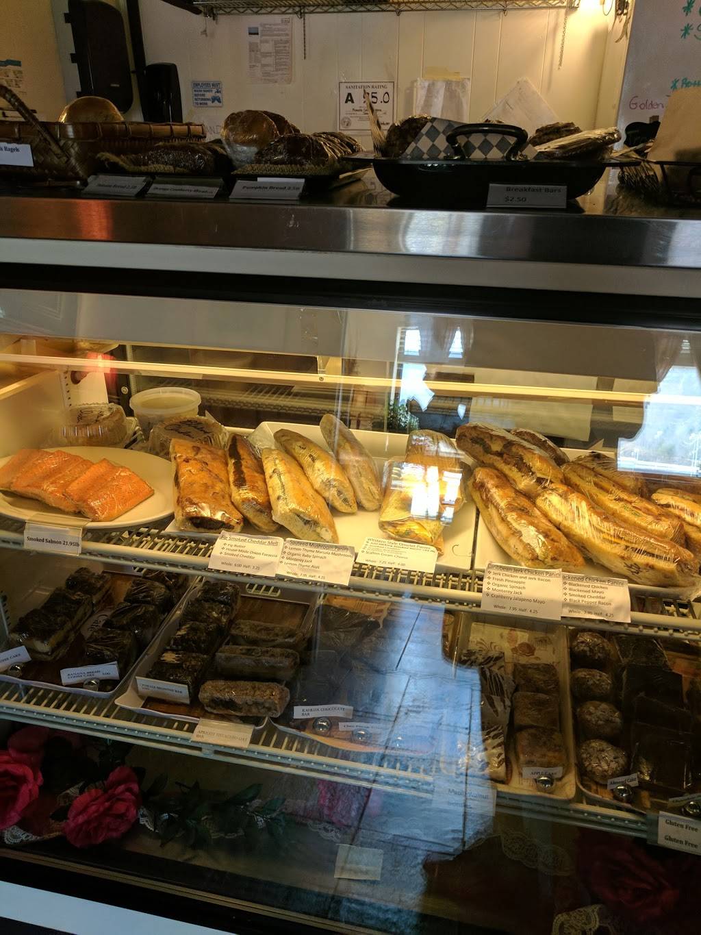 Moments Coffee Bar & Eatery | cafe | 2304 US-70, Swannanoa, NC 28778, USA | 8286865679 OR +1 828-686-5679