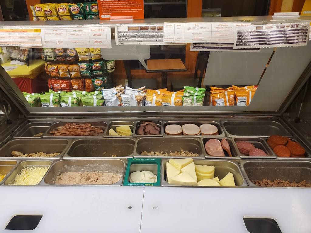 Subway | restaurant | 520-528 W Central St, Franklin, MA 02038, USA | 5085280345 OR +1 508-528-0345