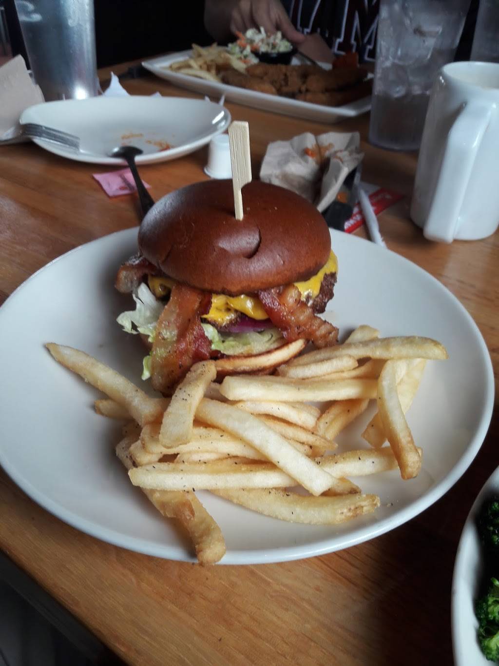 Applebees Grill + Bar | restaurant | 1901 N Belt Line Rd, Irving, TX 75061, USA | 9723130081 OR +1 972-313-0081