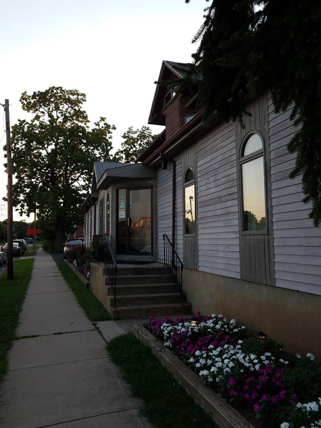 Ficaras | restaurant | 577 Franklin Ave, Hartford, CT 06114, USA | 8602963238 OR +1 860-296-3238