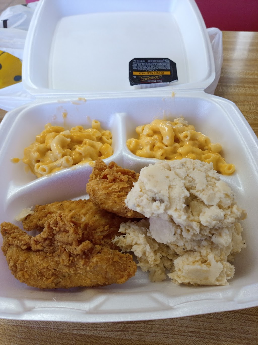 Champs Chicken | meal takeaway | 220 E Santa Fe Trl Blvd, Lakin, KS 67860, USA | 6203557152 OR +1 620-355-7152