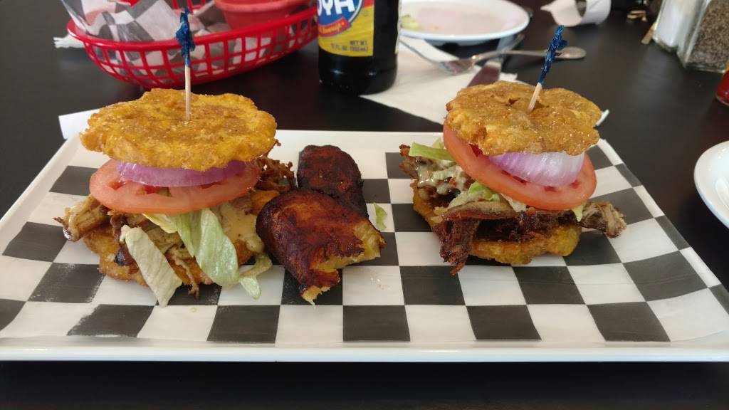 The Corner Q | restaurant | 8170 Silverbrook Rd Ste. A, Lorton, VA 22079, USA | 7036900777 OR +1 703-690-0777