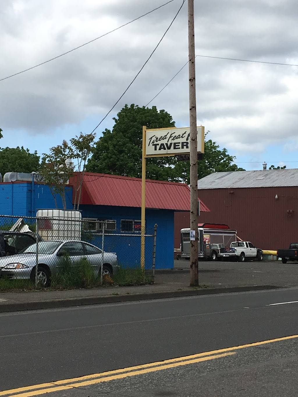 Tired Feat Tavern | restaurant | 8431 SE 82nd Ave, Portland, OR 97266, USA | 5037742400 OR +1 503-774-2400