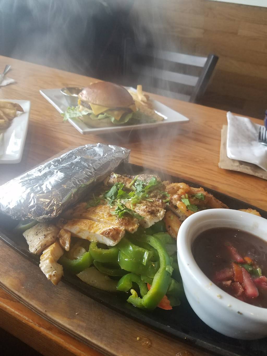 Chilis Grill & Bar | meal takeaway | 2801 Countryside Dr, Turlock, CA 95380, USA | 2096326588 OR +1 209-632-6588