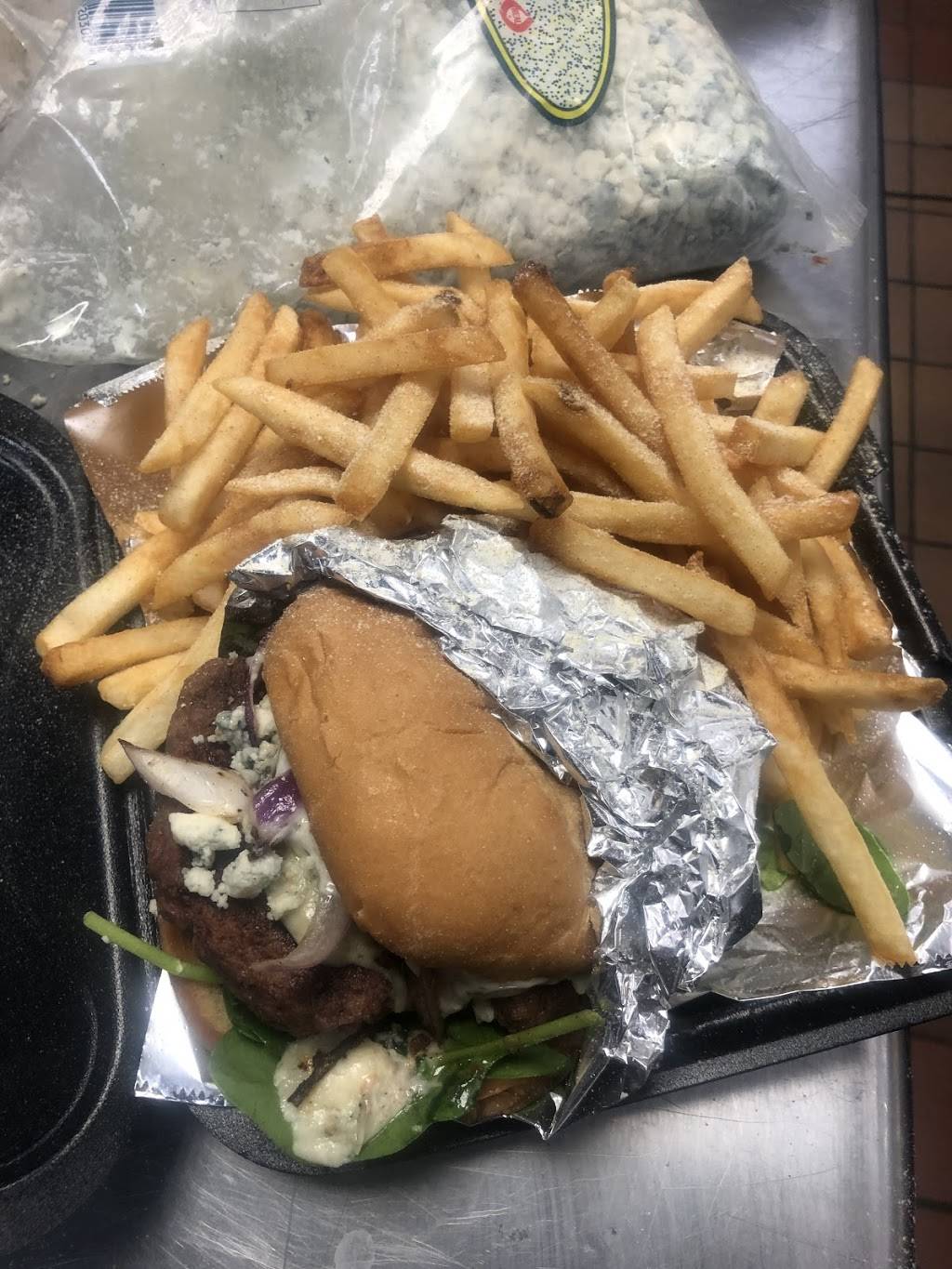 Detroit Wing Spot | restaurant | 12829 Harper Ave, Detroit, MI 48213, USA | 3132460788 OR +1 313-246-0788