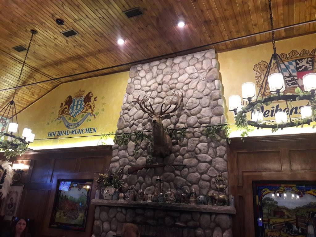 Old Town Beer Hall | restaurant | N116W15841 Main St, Germantown, WI 53022, USA | 2622933098 OR +1 262-293-3098