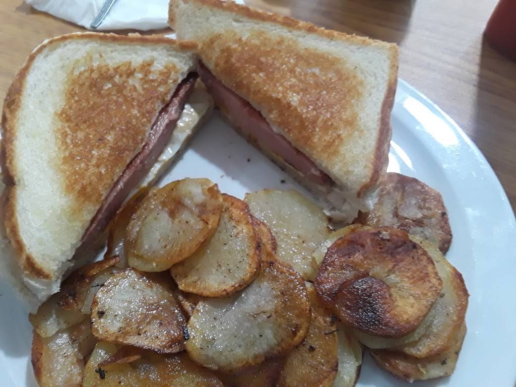 Debs Country Diner | restaurant | 2 E Main St, Mt Sterling, OH 43143, USA | 7408314038 OR +1 740-831-4038