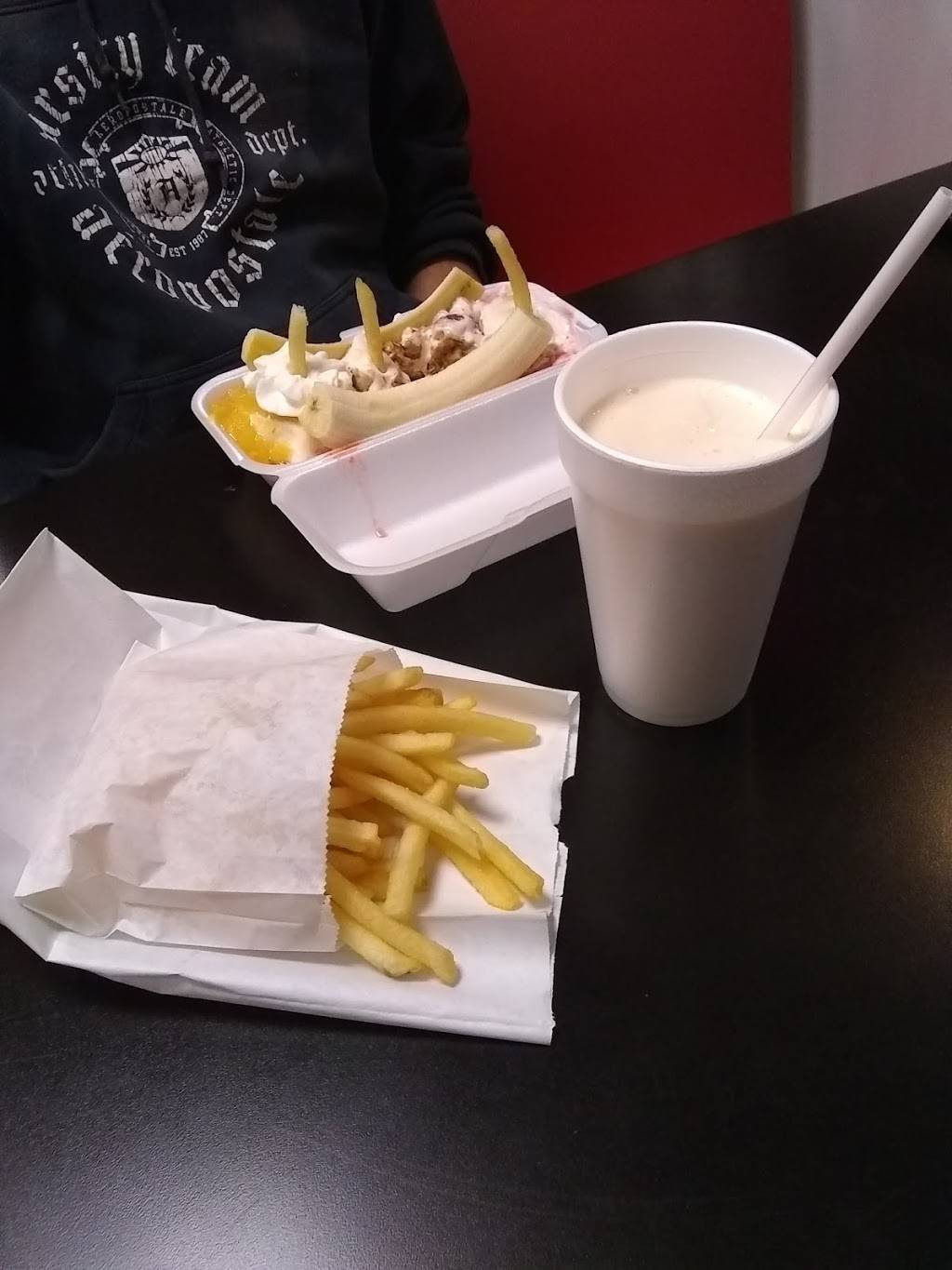 Sarahs Burgers | restaurant | 106 Craig St, Craigsville, VA 24430, USA | 5409979007 OR +1 540-997-9007